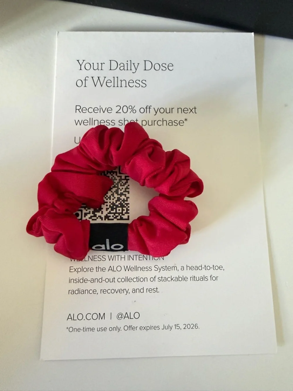 NEW Alo Yoga Bottle Scrunchie Gift Bag + 20% Off Coupon Set - Picture 2 of 4